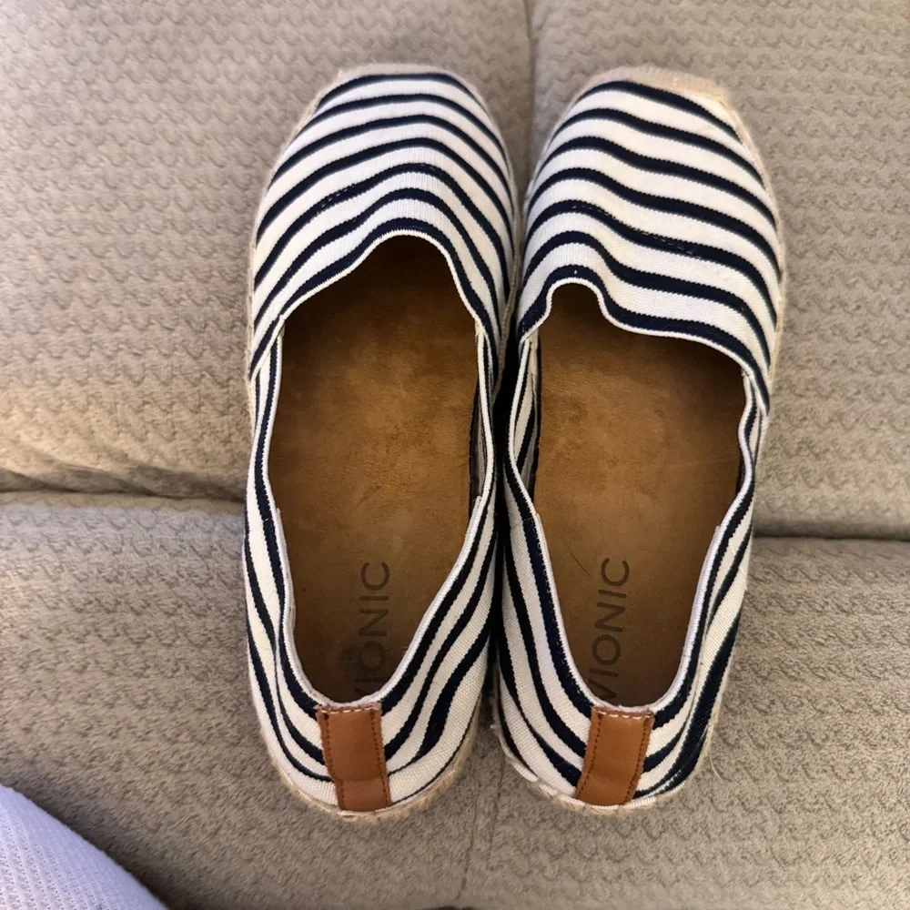 Vionic Valerie striped espadrilles flats loafers size 8